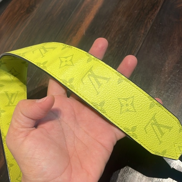 RESERVED FOR BUYER GIVEAWAY LOUIS VUITTON EUC Taigarama Neon Yellow MSNGR Bag - Picture 12 of 17